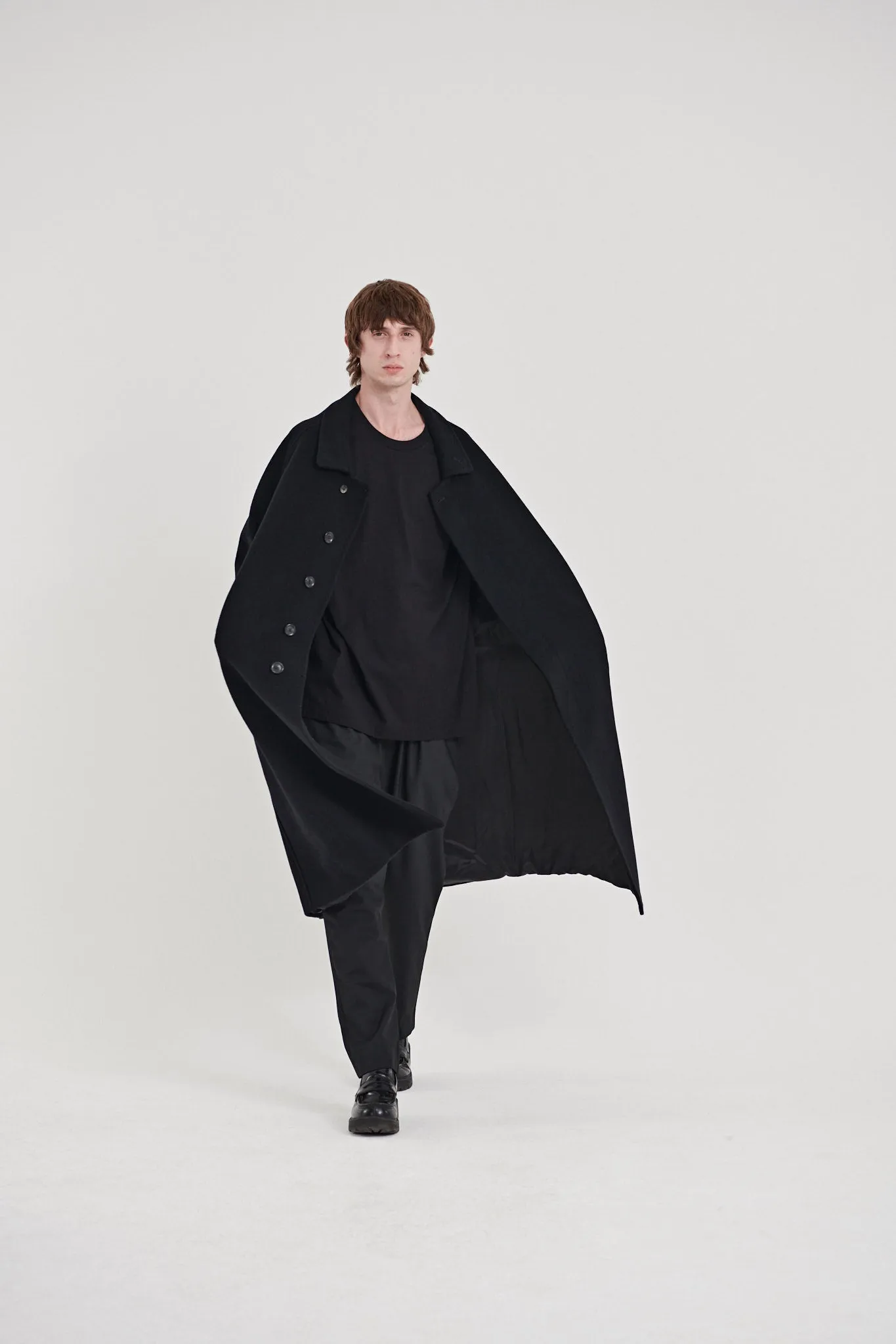 10 / Cashmere coat black