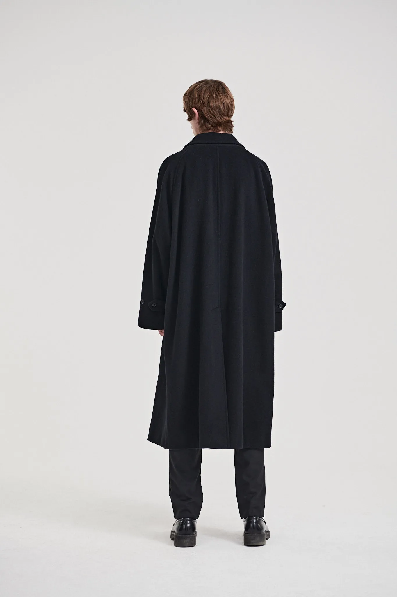 10 / Cashmere coat black