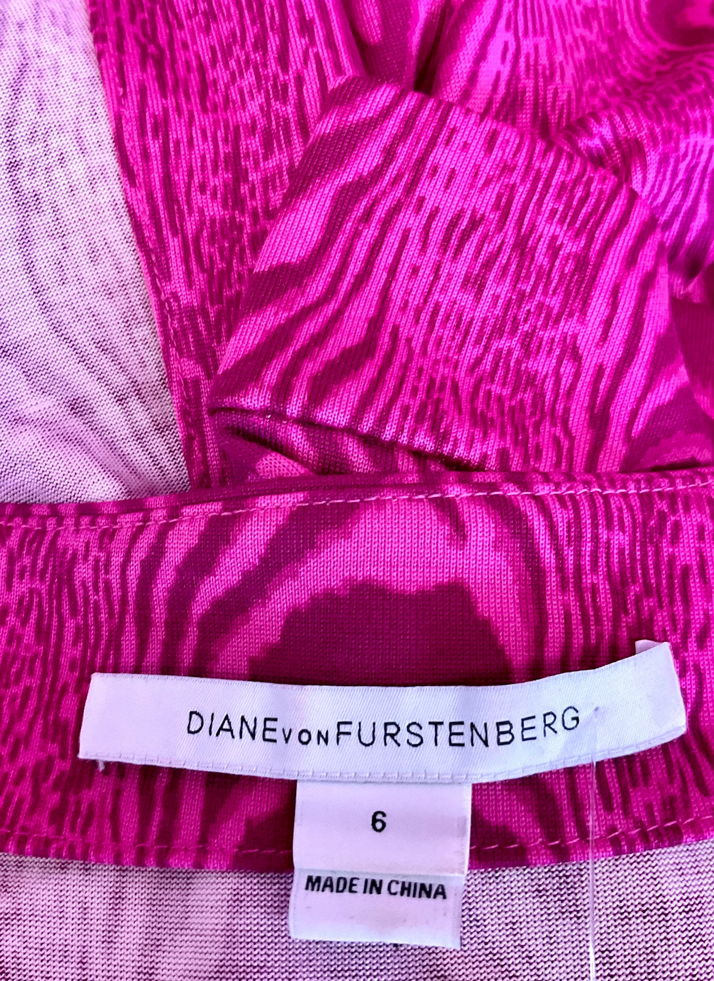 DIANE VONFURSTENBERG ICONIC WRAP DRESS - 6