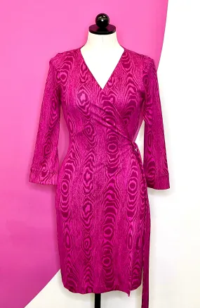 DIANE VONFURSTENBERG ICONIC WRAP DRESS - 6