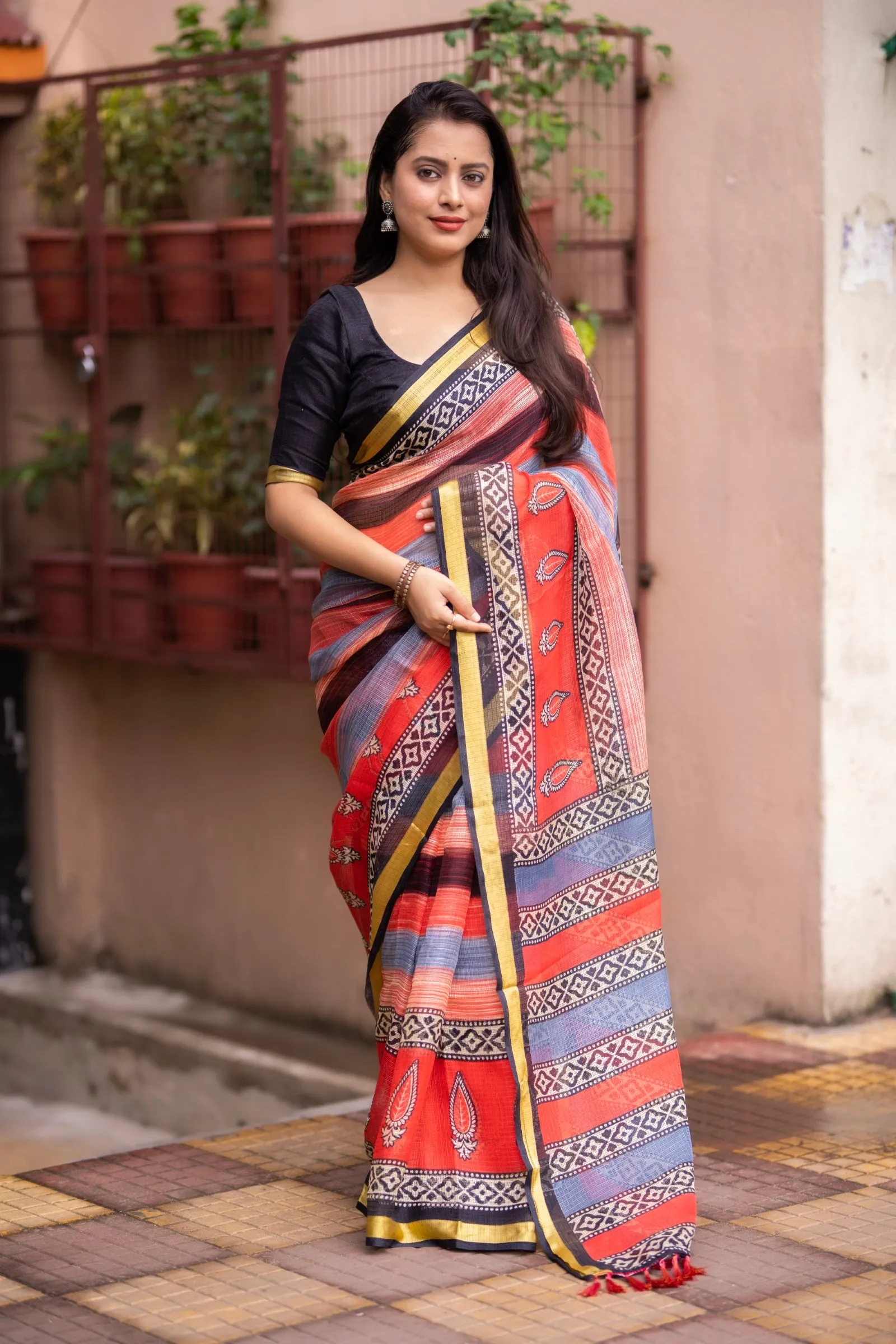 Elegantly Crafted Kota Silk Saree for Women: Luxuriously Soft, Exquisitely Printed, and Embellished with a Weaving Pattu Border