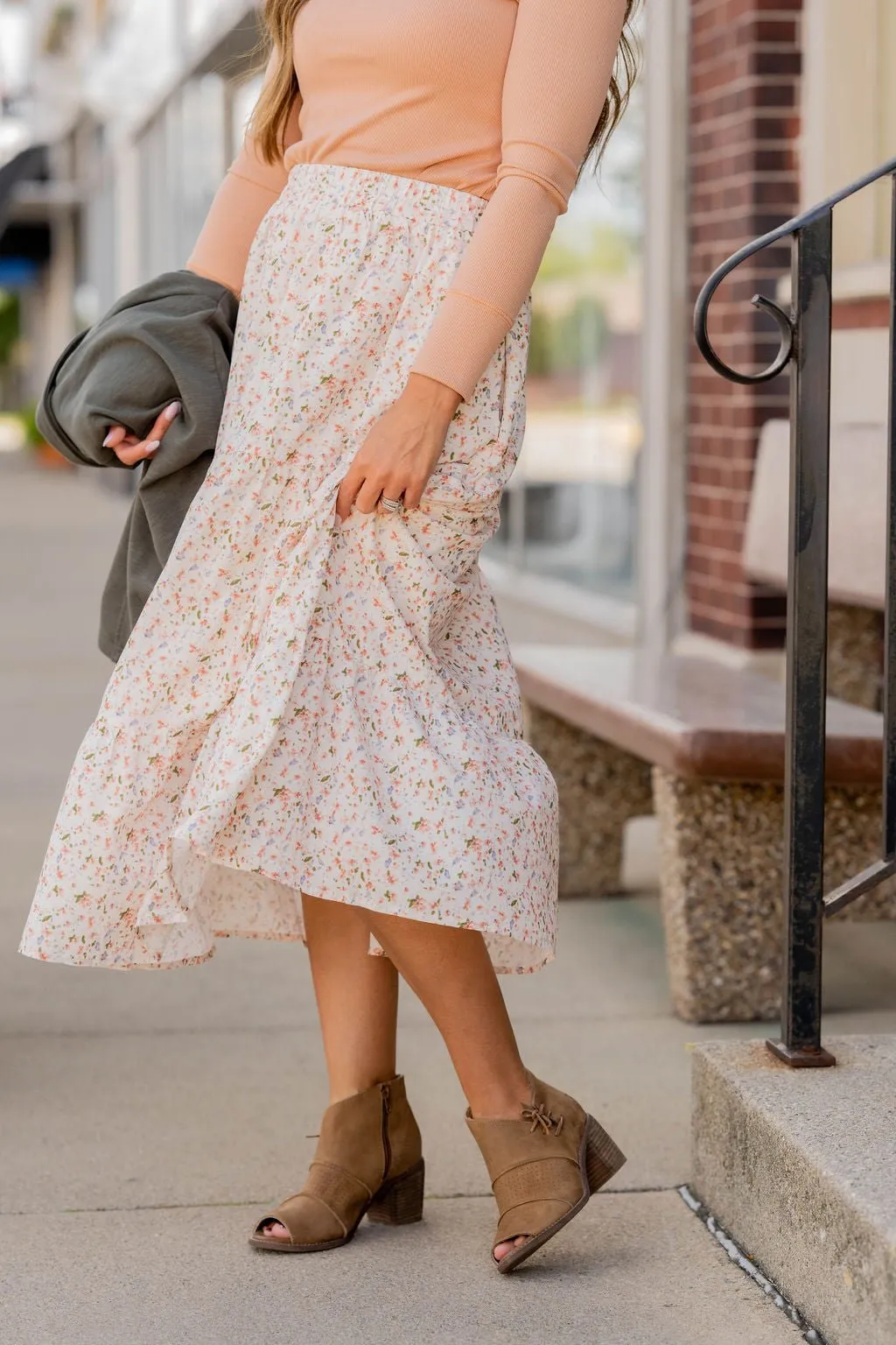 Feminine Floral Tiered Midi Skirt