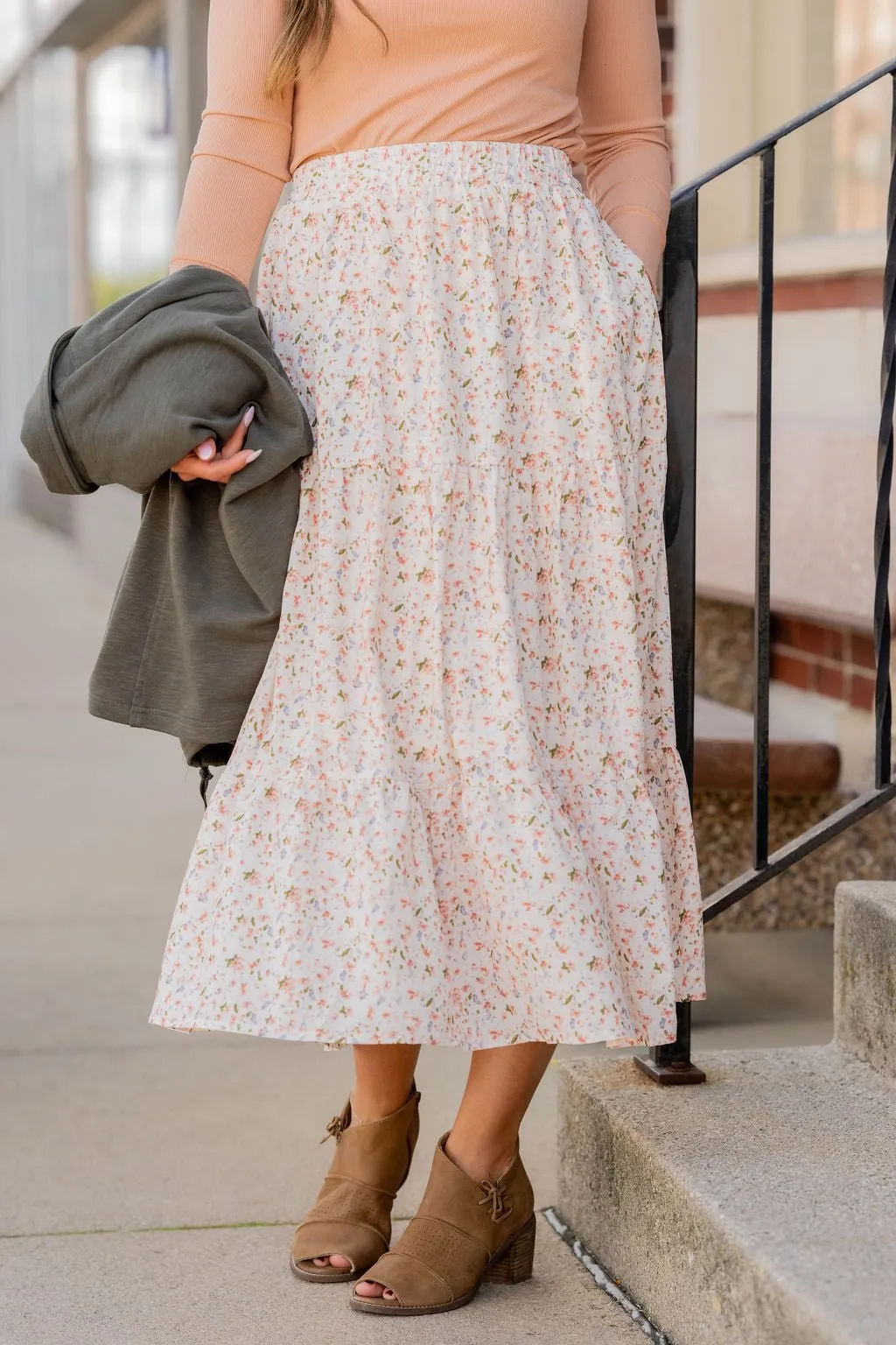 Feminine Floral Tiered Midi Skirt