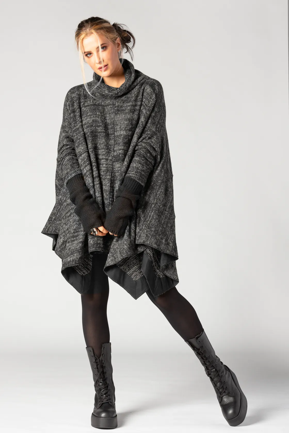 GERSHON Poncho in Grey