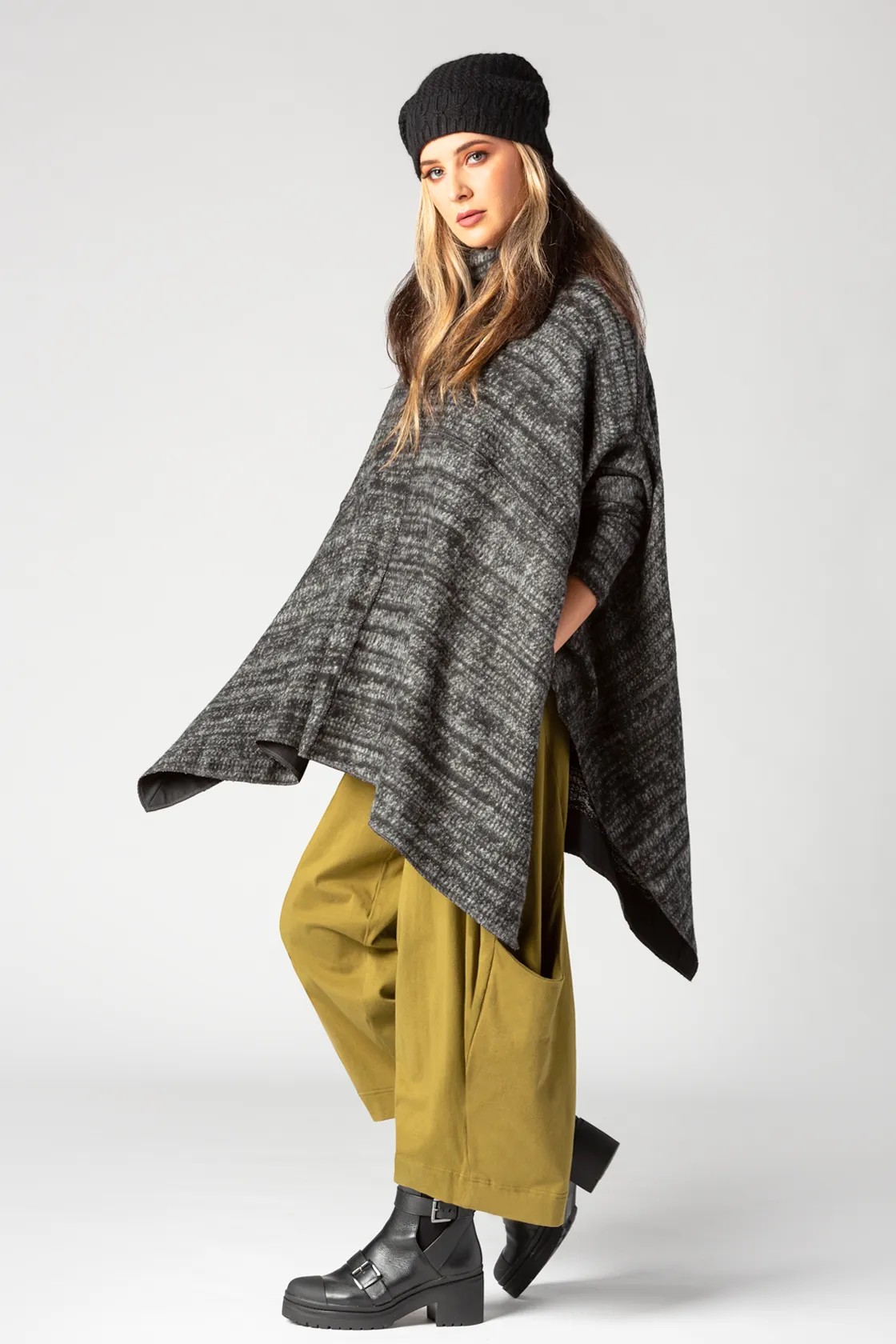 GERSHON Poncho in Grey