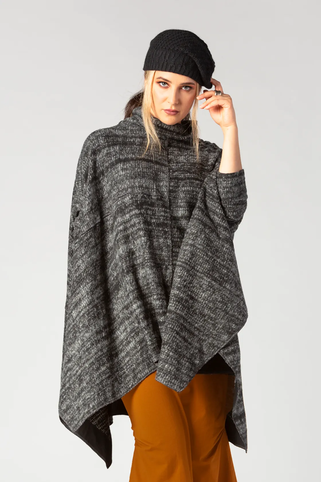 GERSHON Poncho in Grey