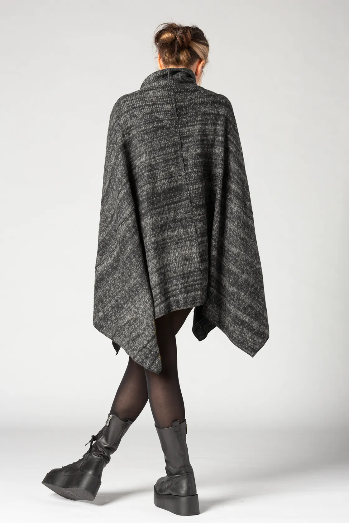 GERSHON Poncho in Grey