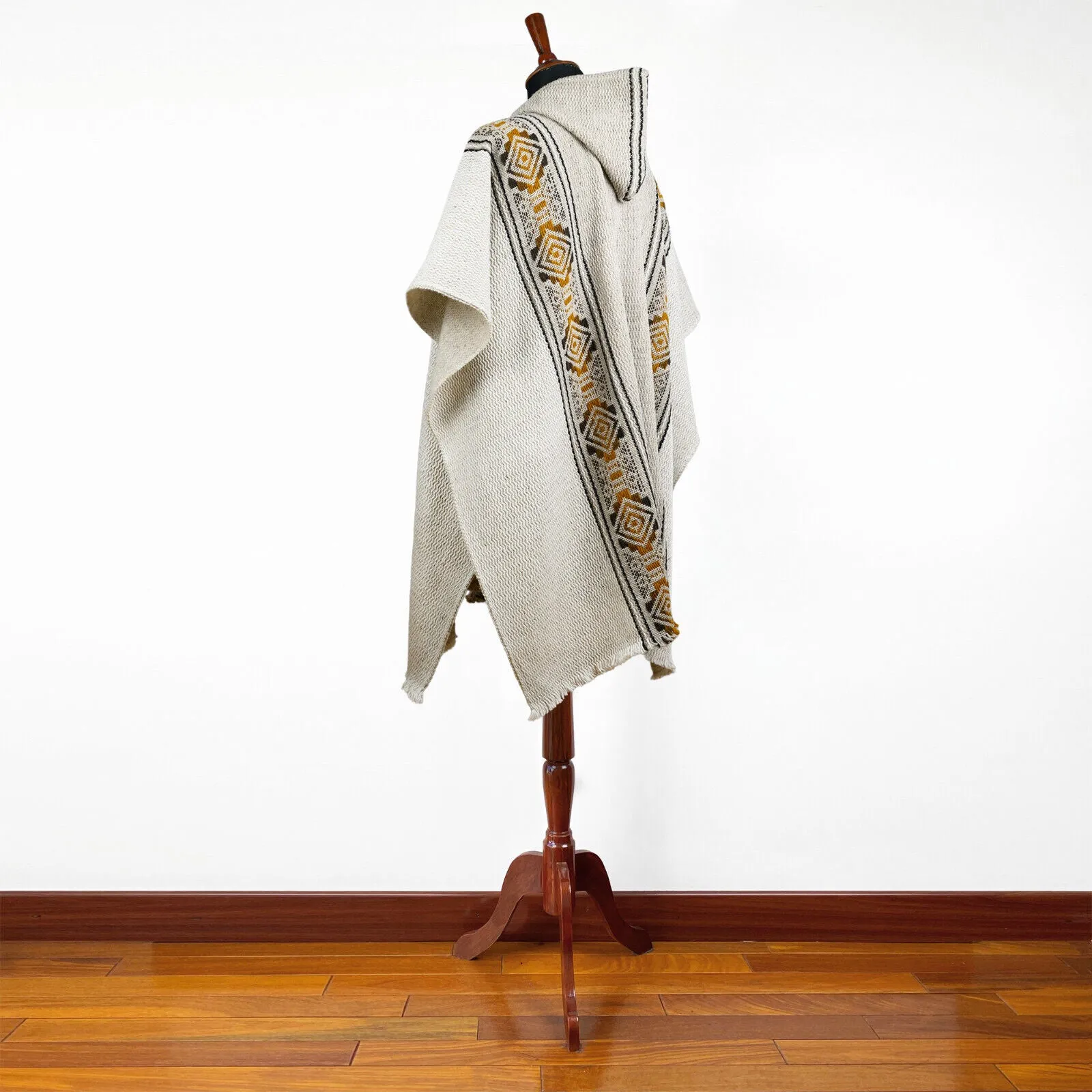 Iliniza - Llama Wool Unisex South American Handwoven Thick Hooded Poncho - Dimond pattern - White/Beige