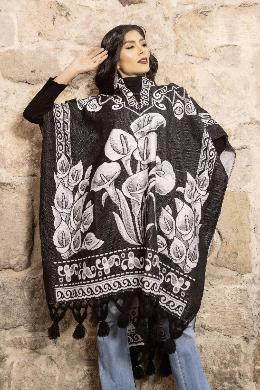 Mexican Traditional Calla Lily Poncho. Gaban Alcatraz.