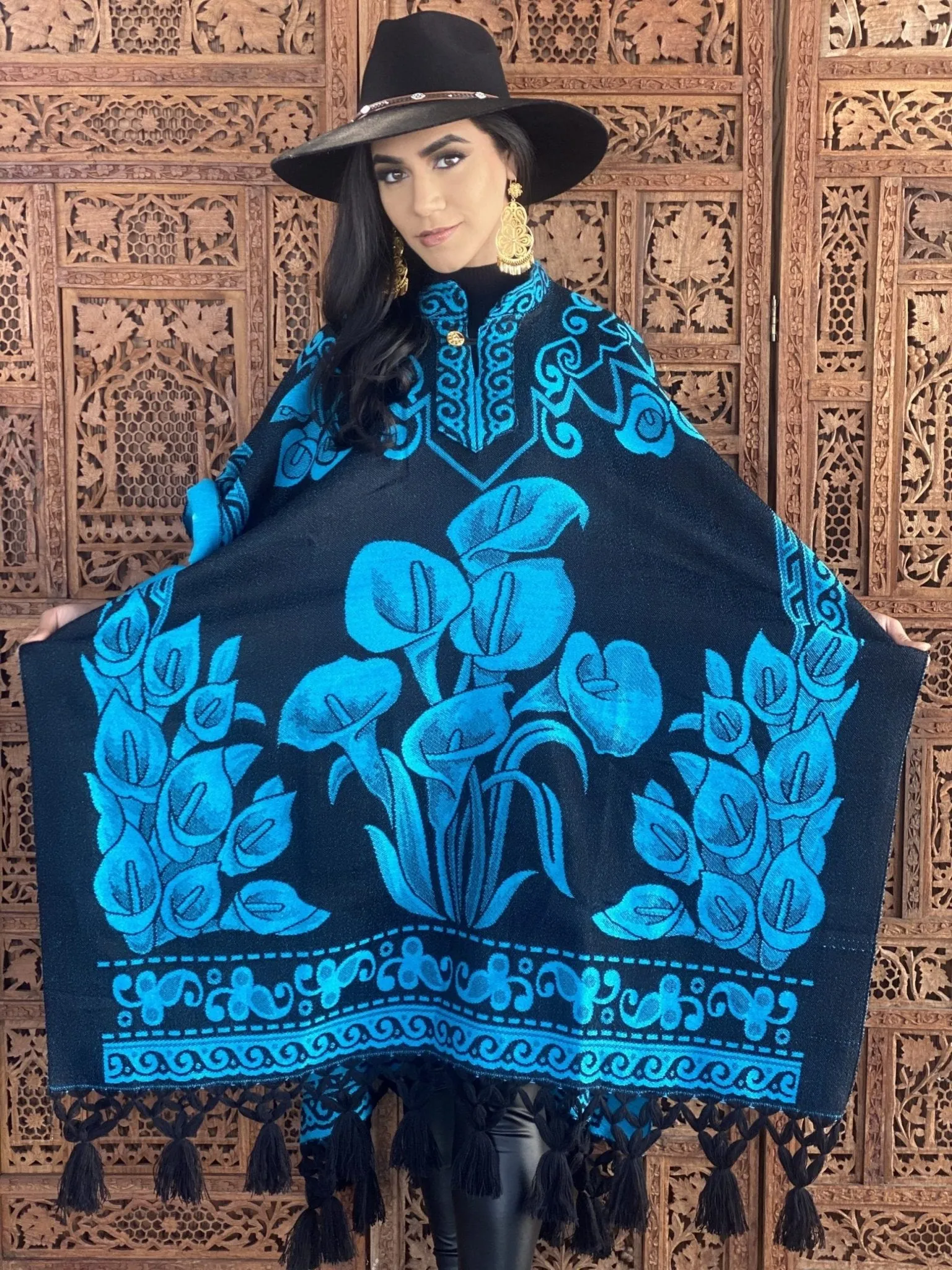 Mexican Traditional Calla Lily Poncho. Gaban Alcatraz.