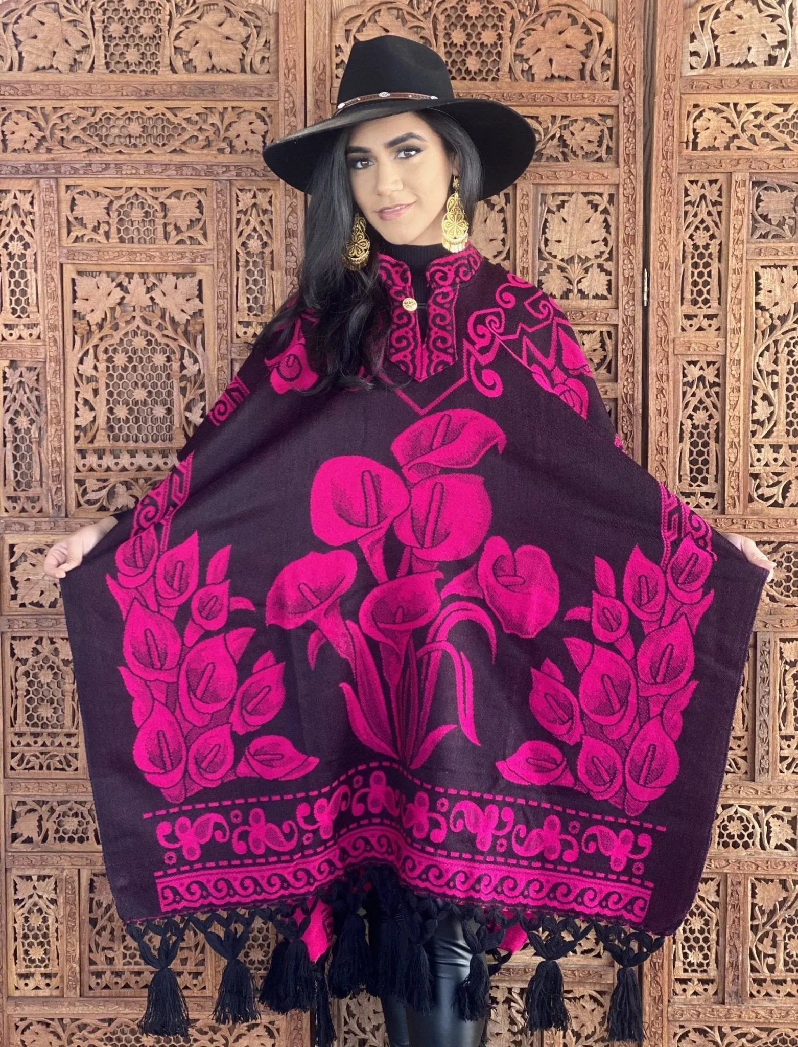 Mexican Traditional Calla Lily Poncho. Gaban Alcatraz.