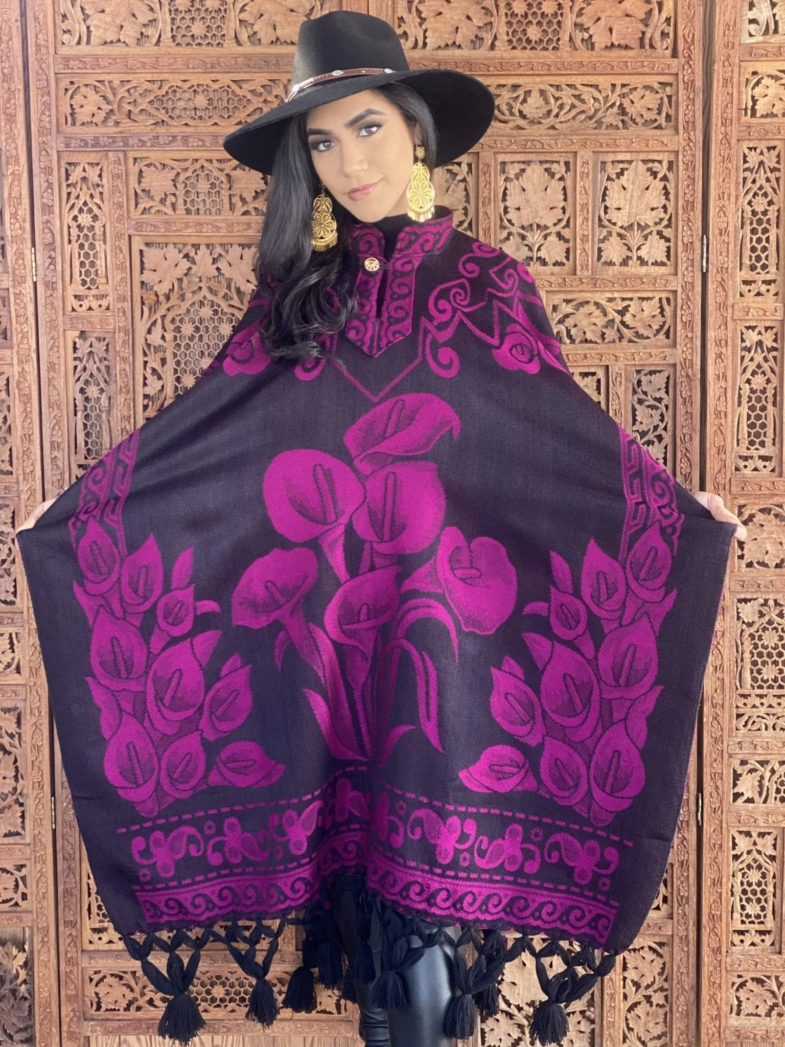 Mexican Traditional Calla Lily Poncho. Gaban Alcatraz.