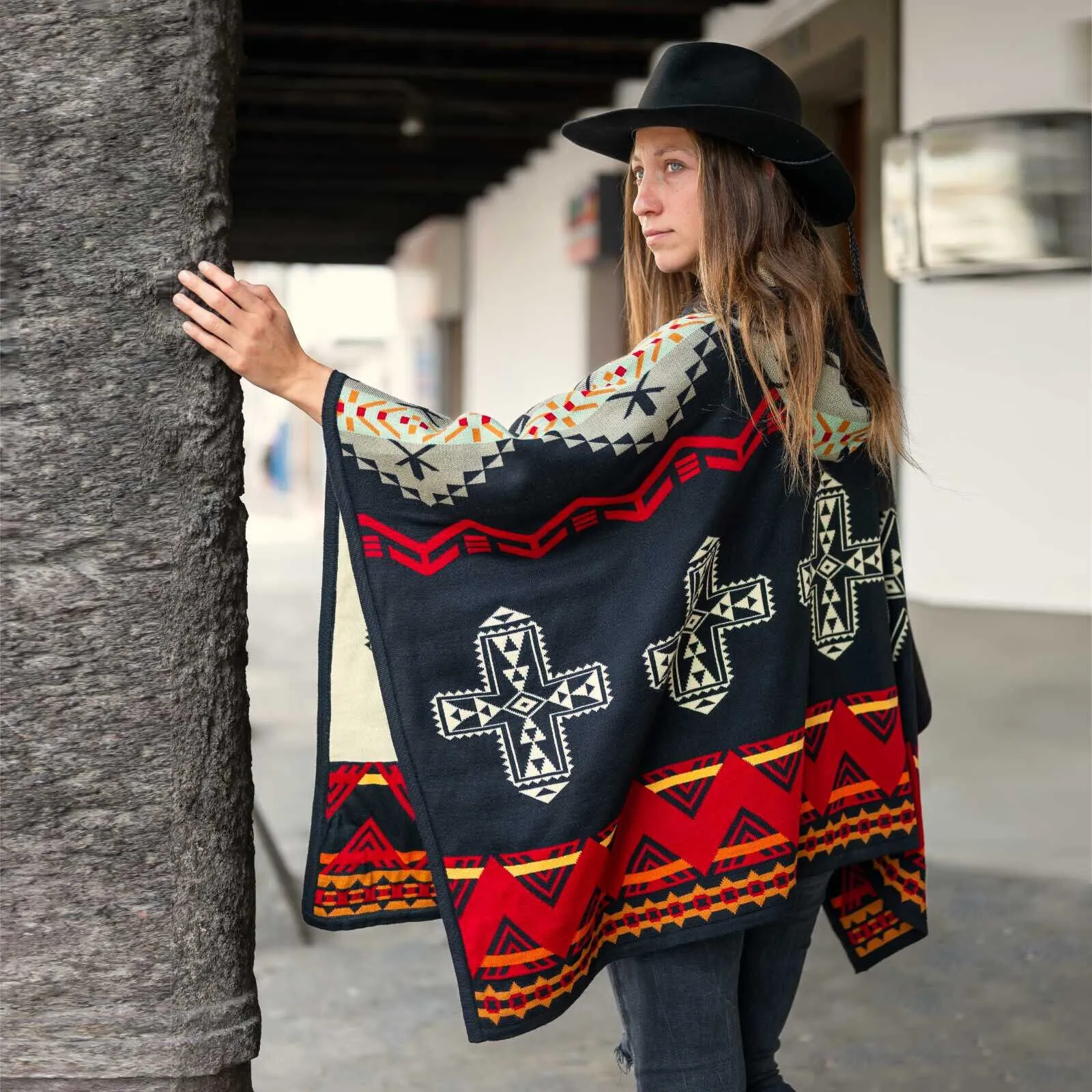 Sarayaku - Harmony of Contrasts Hooded Alpaca-Cotton Poncho - Aztec Geometric Accents