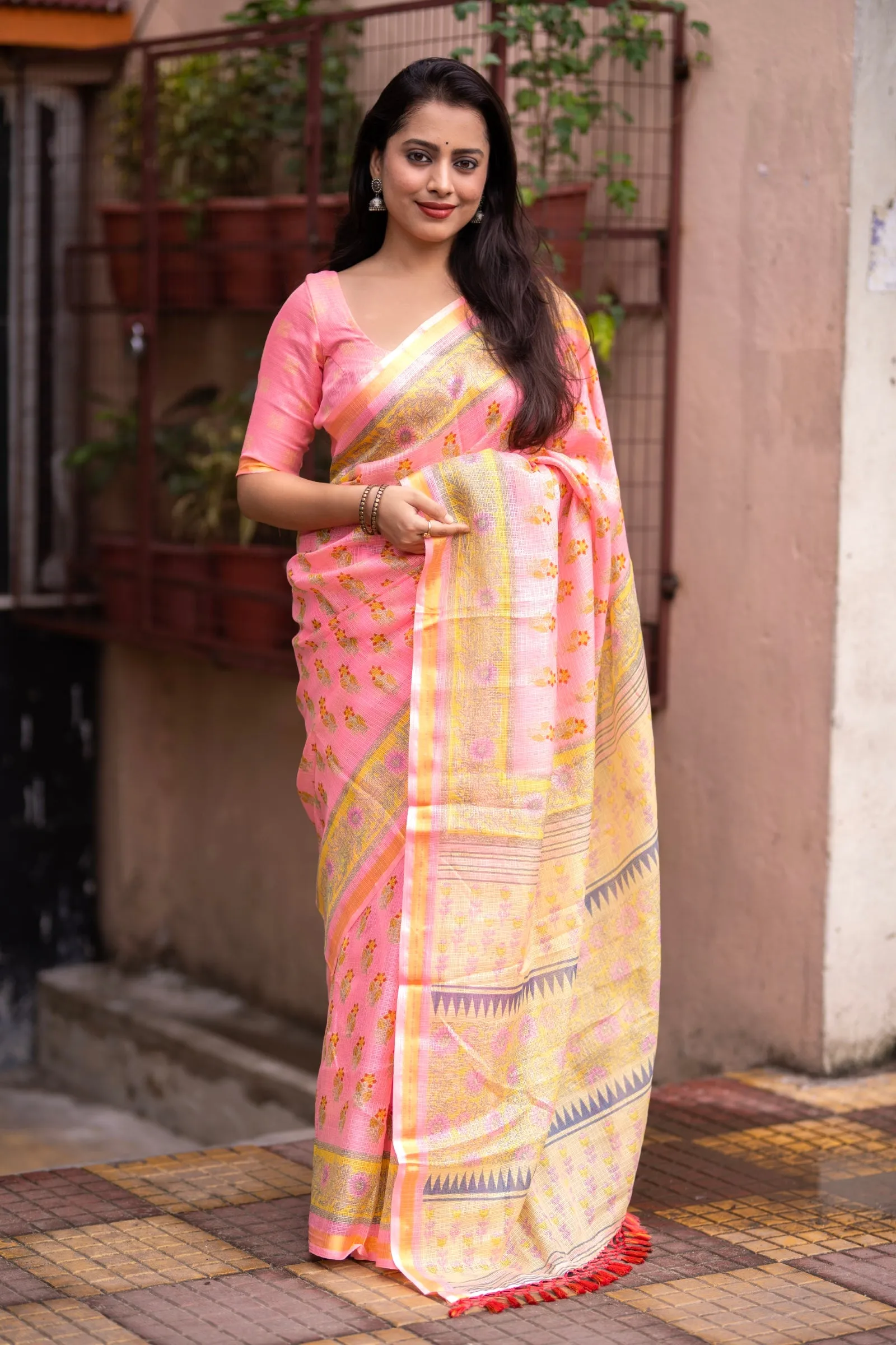 Sophisticated Women's Kota Silk Saree: Opulently Soft, Intricately Printed, and Adorned with a Weaving Pattu Border