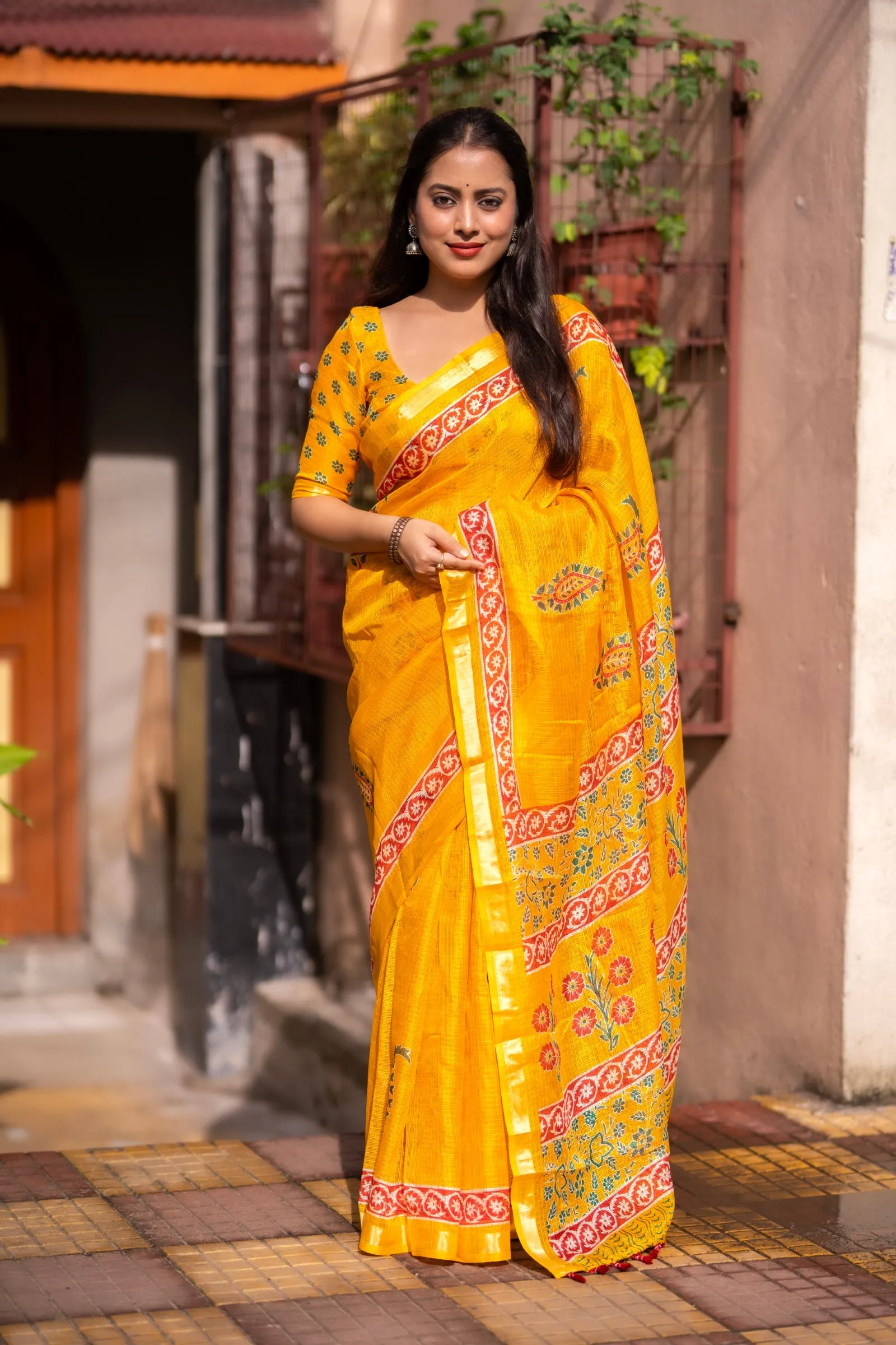 Sophisticated Women's Kota Silk Saree: Soft, Printed, and Enriched with Weaving Pattu Border