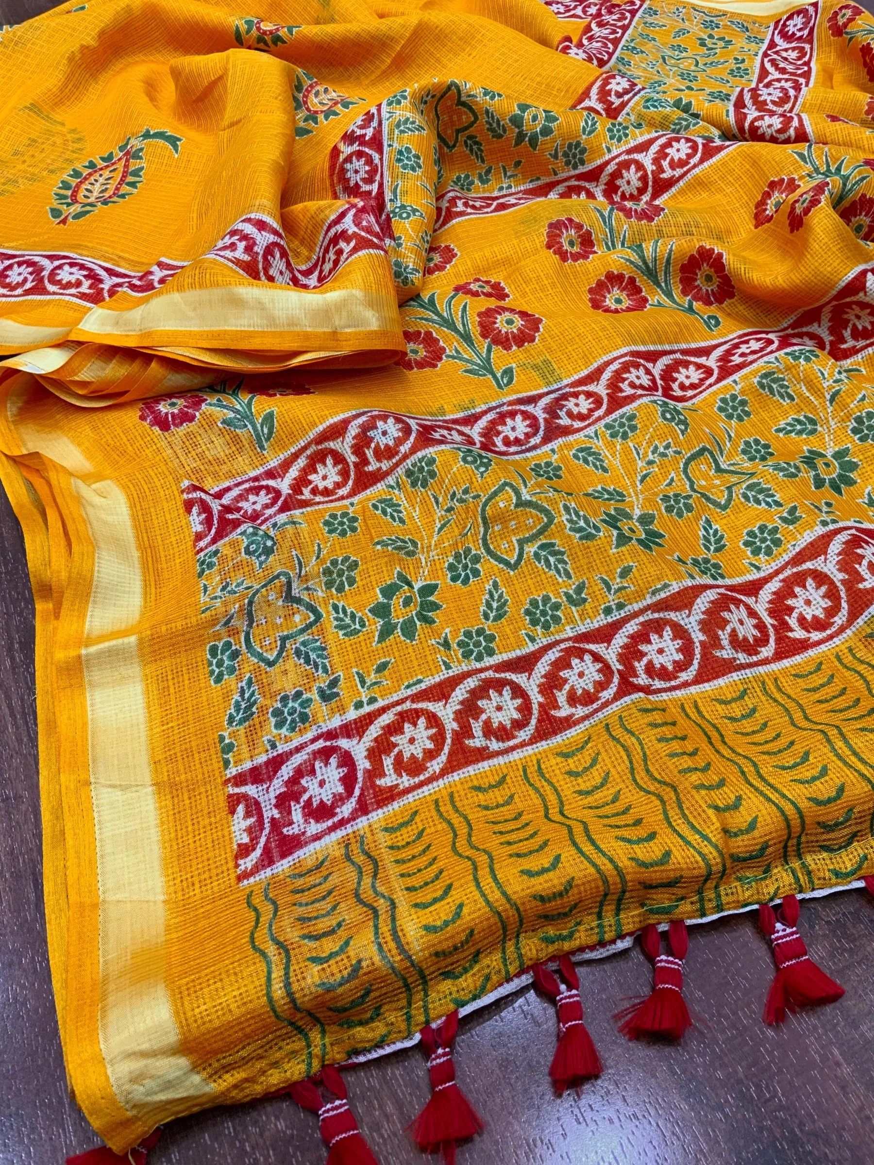 Sophisticated Women's Kota Silk Saree: Soft, Printed, and Enriched with Weaving Pattu Border